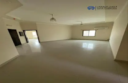 Apartment - 2 Bedrooms - 2 Bathrooms for rent in Busaiteen - Muharraq Governorate