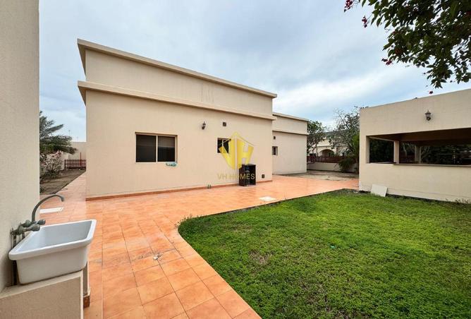 982439 - Property Image 3