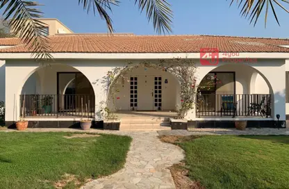فيلا - 4 غرف نوم - 4 حمامات للايجار في الجنبية - المحافظة الشمالية