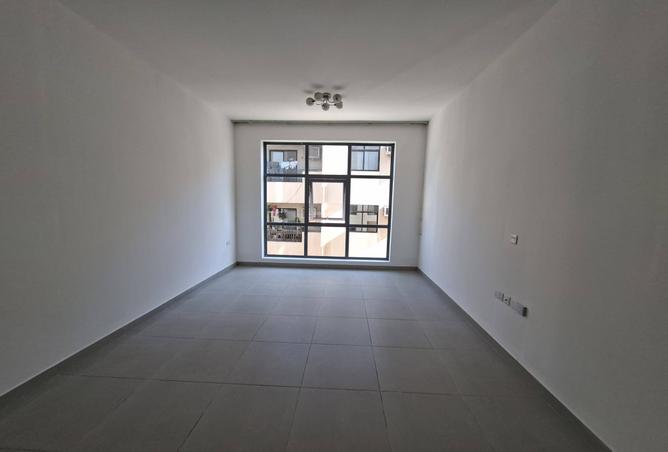 992233 - Property Image 3