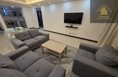 Apartment - 2 Bedrooms - 3 Bathrooms for rent in Busaiteen - Muharraq Governorate