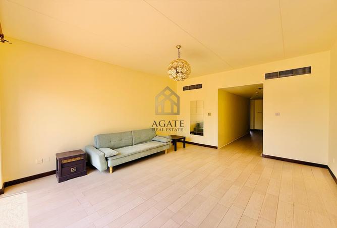 955631 - Property Image 2