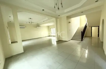 فيلا - 4 غرف نوم - 4 حمامات للايجار في توبلي - المحافظة الوسطى