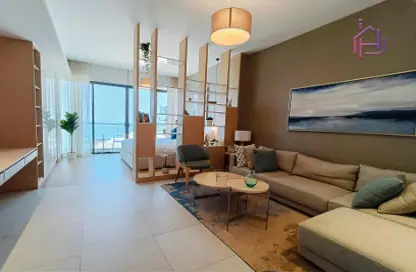 Living Room image for: Apartment - 1 Bathroom for rent in Reef Island - Capital Governorate, Image 1