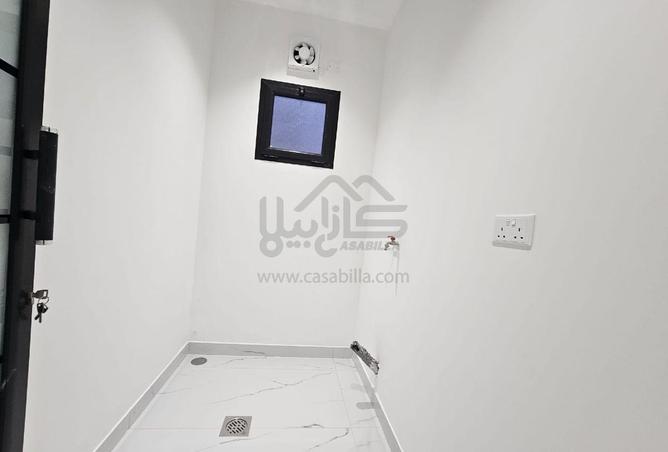 983301 - Property Image 3