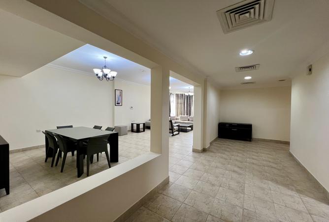 987593 - Property Image 2