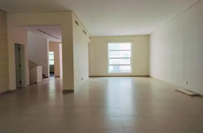 Villa - 4 Bedrooms - 4 Bathrooms for rent in Khamis - Northern Governorate