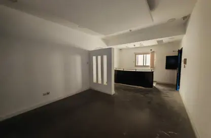 Office Space - Studio - 2 Bathrooms for rent in Sanad - Central Governorate