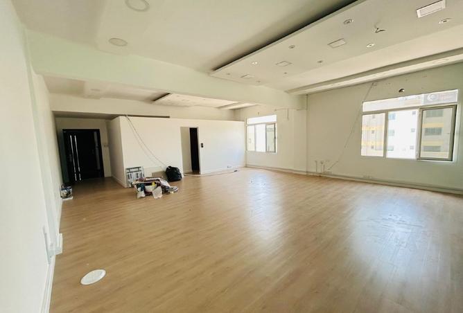 952467 - Property Image 2