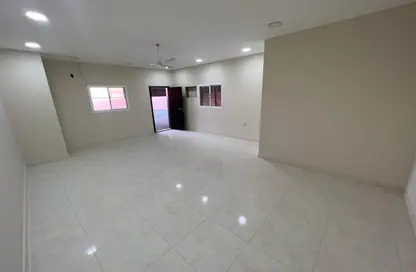 Villa - 5 Bedrooms - 5 Bathrooms for rent in Isa Town - Central Governorate