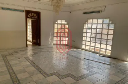 Villa - 6 Bedrooms - 4 Bathrooms for rent in Hamad Town - Northern Governorate