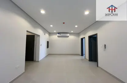 Apartment - 2 Bedrooms - 2 Bathrooms for rent in Busaiteen - Muharraq Governorate
