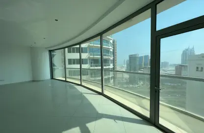 Empty Room image for: Apartment - 2 Bedrooms - 3 Bathrooms for sale in Sanabis - Manama - Capital Governorate, Image 1