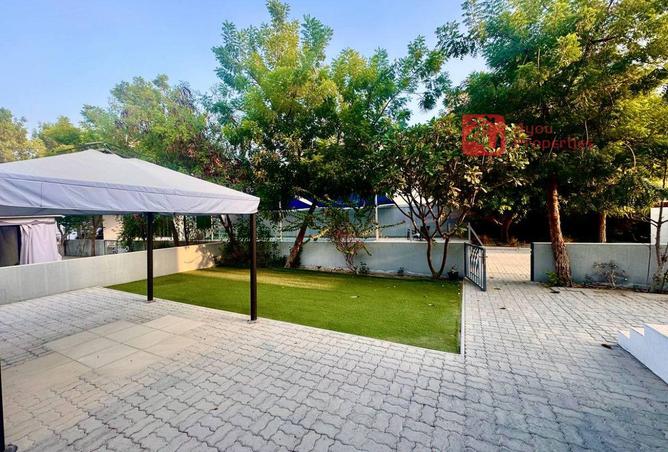 975679 - Property Image 2