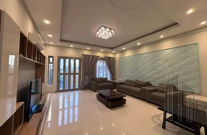 Villa - 3 Bedrooms - 4 Bathrooms for rent in Busaiteen - Muharraq Governorate