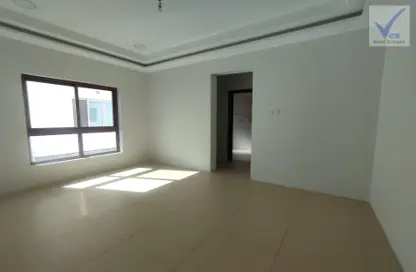 Empty Room image for: Apartment - 3 Bedrooms - 2 Bathrooms for rent in Jeblat Hebshi - Northern Governorate, Image 1