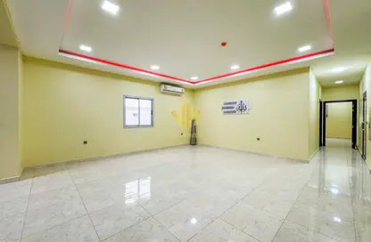 شقة - 2 غرف نوم - 2 حمامات للايجار في سار - المحافظة الشمالية