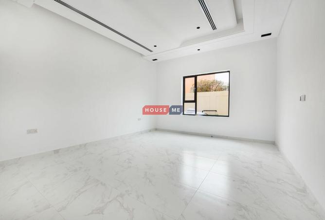 963807 - Property Image 2