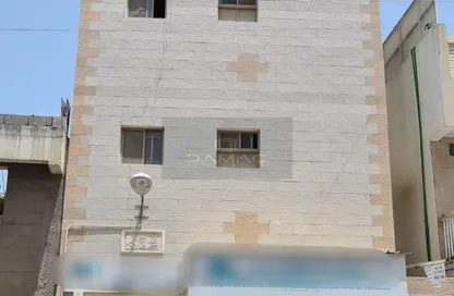 عمارة بالكامل - 8 غرف نوم - 8 حمامات للبيع في المحرق - المحرق