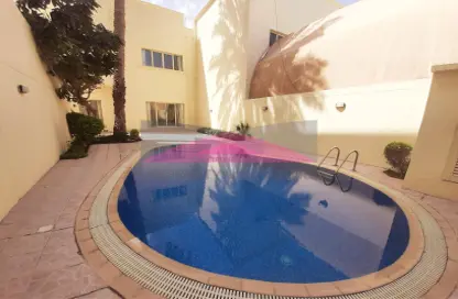 Villa - 5 Bedrooms - 6 Bathrooms for rent in Mahooz - Manama - Capital Governorate