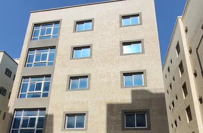 عمارة بالكامل - استوديو - 8 حمامات للايجار في الحد - المحرق