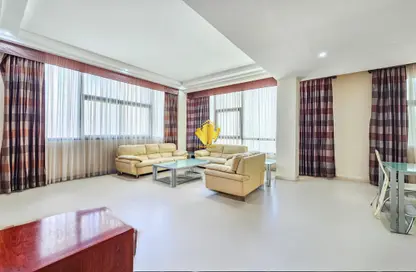 Apartment - 2 Bedrooms - 3 Bathrooms for rent in Al Juffair - Capital Governorate