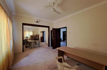 Apartment - 3 Bedrooms - 2 Bathrooms for rent in Mahooz - Manama - Capital Governorate