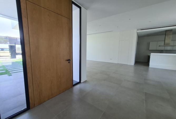 983988 - Property Image 2