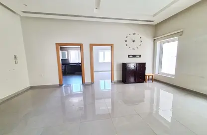 Apartment - 3 Bedrooms - 3 Bathrooms for rent in Tubli - Central Governorate