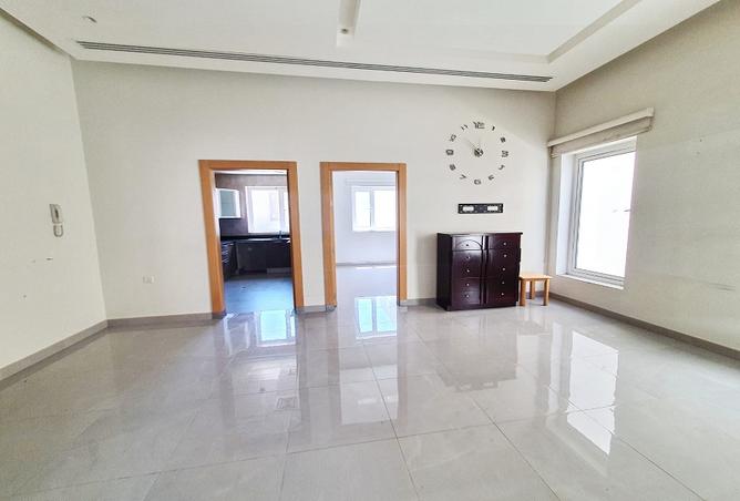 957033 - Property Image 2
