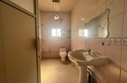 عمارة بالكامل - استوديو - 5 حمامات للبيع في جدحفص - المحافظة الشمالية