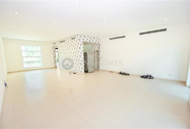 966203 - Property Image 3