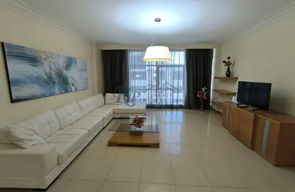 Apartment - 3 Bedrooms - 3 Bathrooms for rent in Al Juffair - Capital Governorate