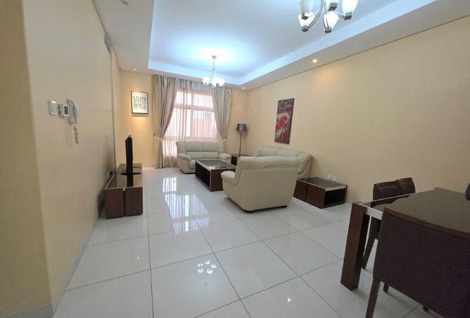 952233 - Property Image 2