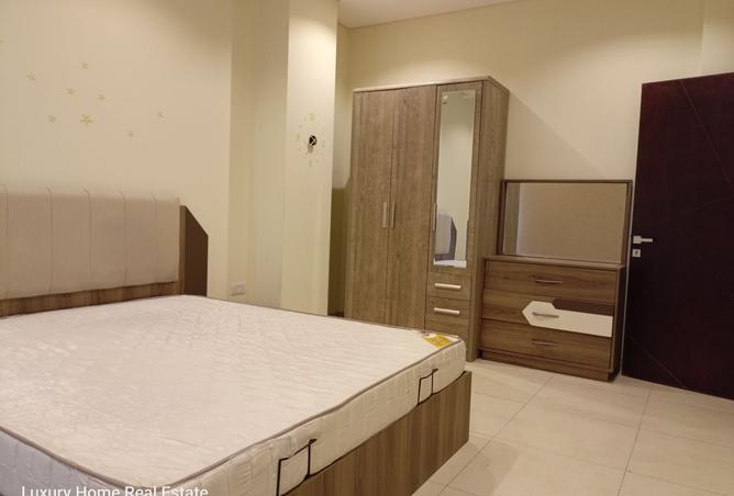 985629 - Property Image 2