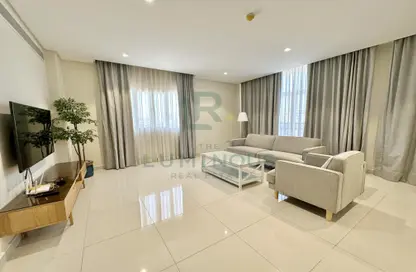 Living Room image for: Apartment - 2 Bedrooms - 2 Bathrooms for rent in Salmaniya - Manama - Capital Governorate, Image 1