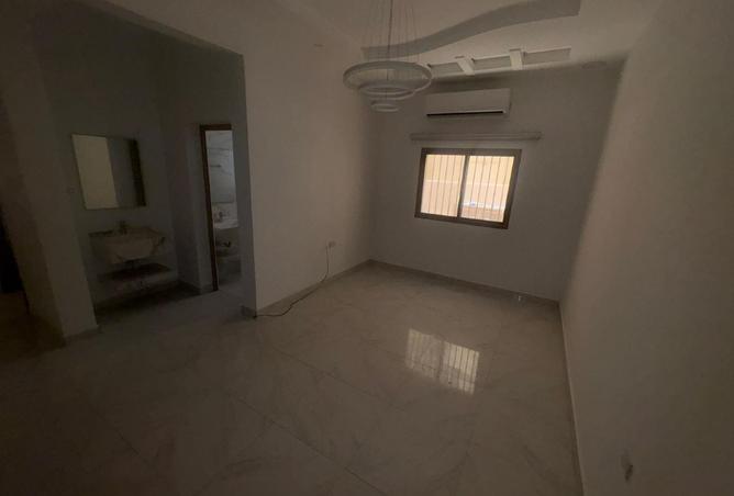 954427 - Property Image 2
