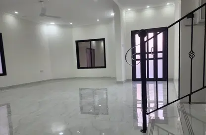 فيلا - 4 غرف نوم - 4 حمامات للايجار في توبلي - المحافظة الوسطى