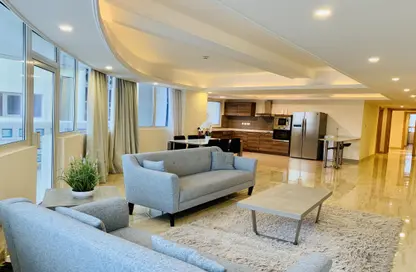 Apartment - 2 Bedrooms - 3 Bathrooms for rent in Al Juffair - Capital Governorate