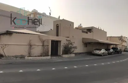 Villa - 5 Bedrooms - 4 Bathrooms for sale in Isa Town - Central Governorate