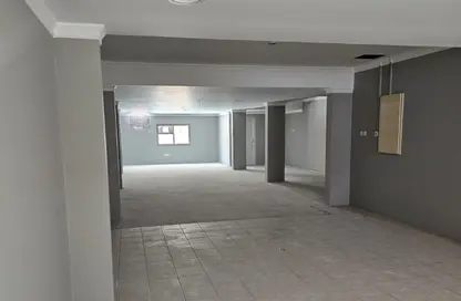 Shop - Studio - 2 Bathrooms for rent in Tubli - Central Governorate