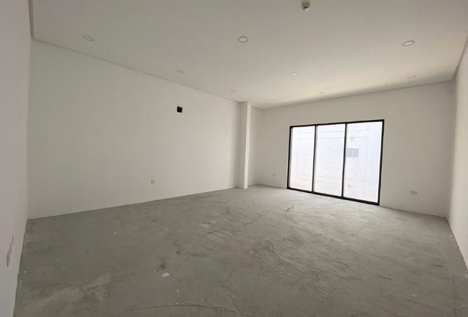 967601 - Property Image 2