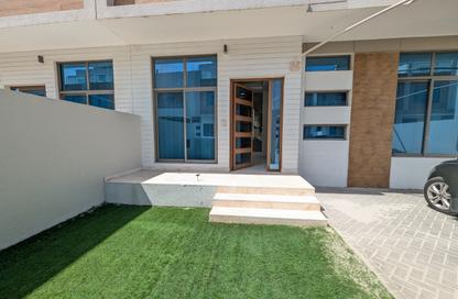 Compound - 5 Bedrooms - 6 Bathrooms for sale in Hidd - Muharraq Governorate