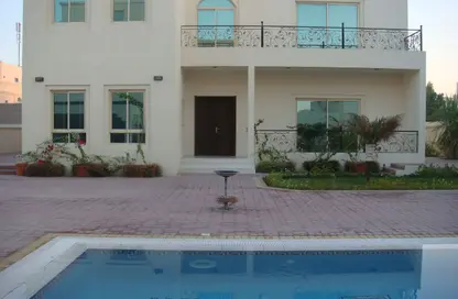 Villa - 5 Bedrooms - 5 Bathrooms for rent in Mahooz - Manama - Capital Governorate
