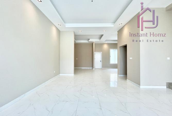 983197 - Property Image 2