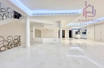 Villa - 5 Bedrooms - 6 Bathrooms for rent in Mahooz - Manama - Capital Governorate