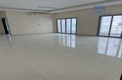 Apartment - 2 Bedrooms - 2 Bathrooms for rent in Busaiteen - Muharraq Governorate