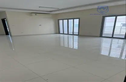 Apartment - 2 Bedrooms - 2 Bathrooms for rent in Busaiteen - Muharraq Governorate