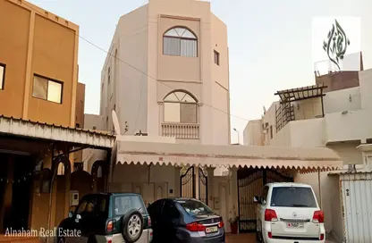 فيلا - 8 غرف نوم - 7 حمامات للبيع في عراد - المحرق