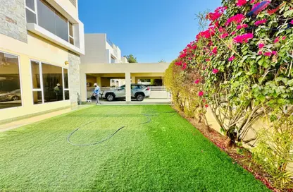 فيلا - 4 غرف نوم - 5 حمامات للايجار في الجنبية - المحافظة الشمالية